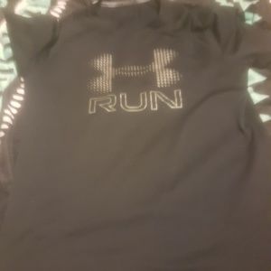 Men's size small under armour t-shirt